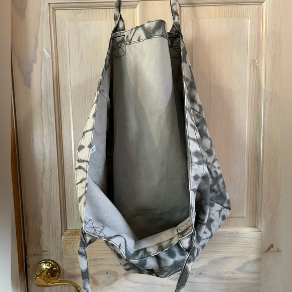 NWT ALO YOGA Shopper Tote in Grey Tie Dye. One Size - Picture 6 of 9